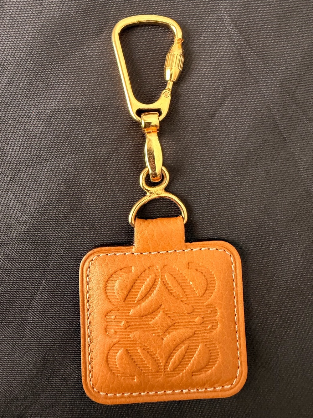 Auth Loewe Anagram Embossed Logo Leather Keyring/Charm